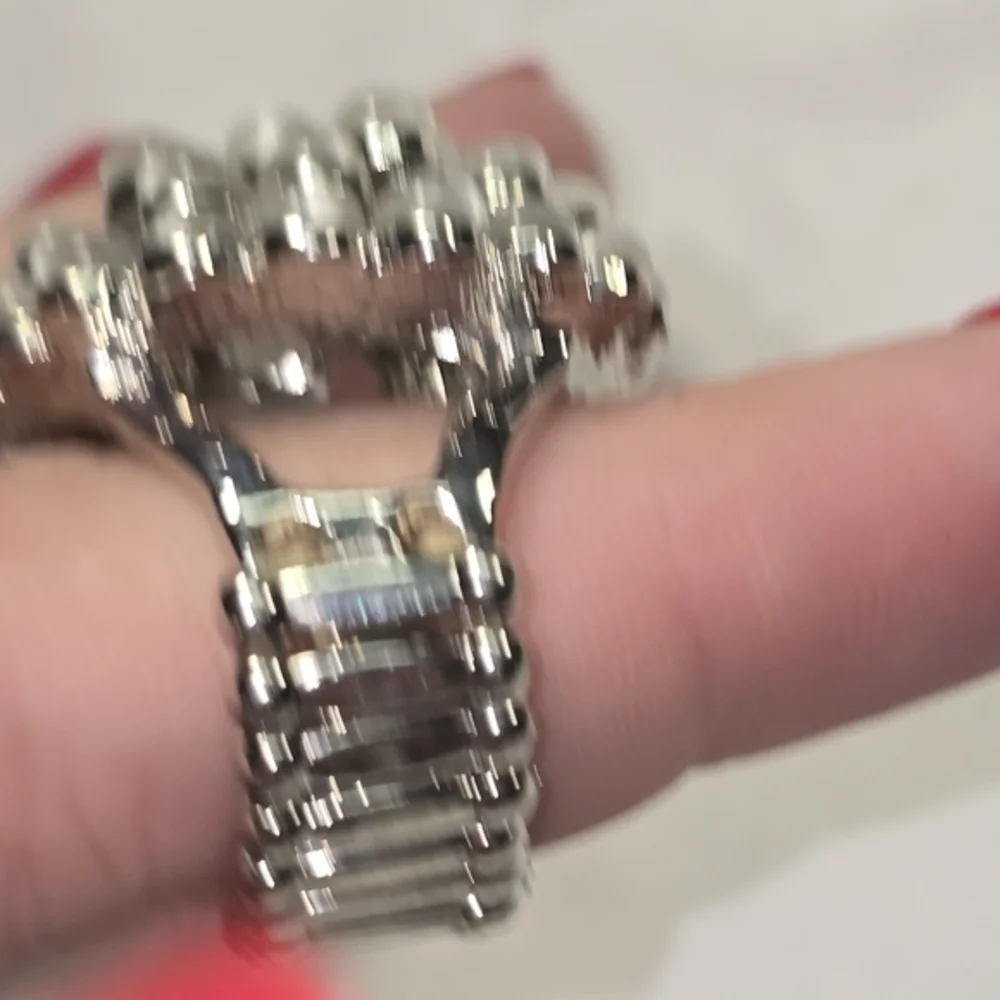 Treska Starburst Silver and White Floral Adjustable Statement Cocktail Ring‎
